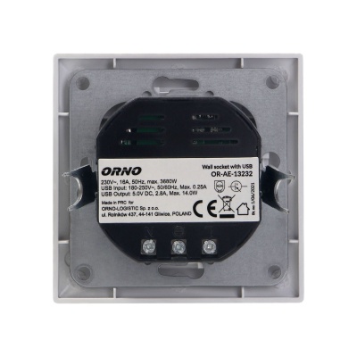 Zásuvka 230V s dvomi portmi USB A + USB C