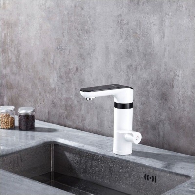 Prietokový ohrievač vody biely TEESA