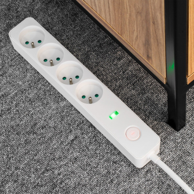 Predlžovací kábel s vypínačom, 4 zásuvky, 1,5m, biely